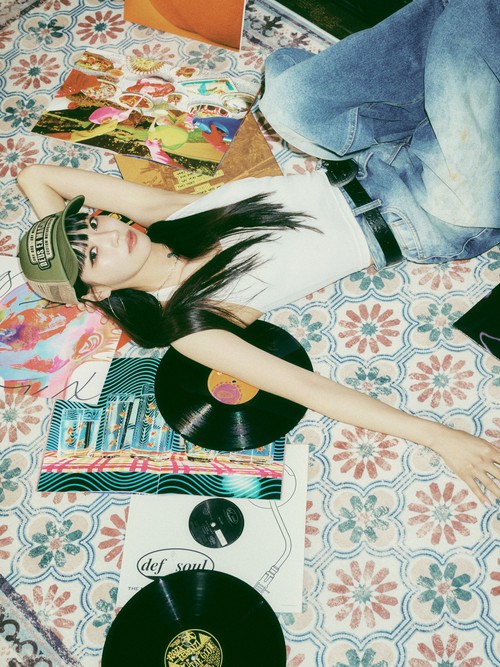 Foto member girlband Lovelyz Lee Mijoo yang kini gabung ke manajemen AOMG.