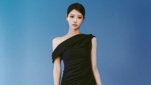 Mijoo tampil chic. (Foto: dok. AOMG)