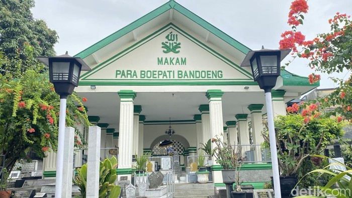 Suara Getir di Balik Megah Tembok Makam Para Bupati Bandung
