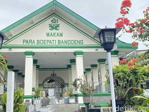 Suara Getir di Balik Megah Tembok Makam Para Bupati Bandung