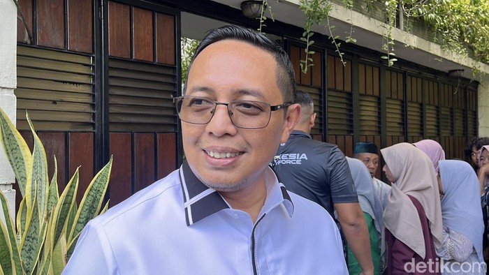 Hasan Nasbi Kembali Temui Jokowi di Solo: Bahas Ekonomi hingga Situasi Dunia