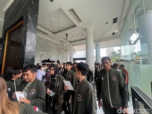 Menpora-Atlet Peraih Medali SEA Games Tiba di Istana Jelang Pemberian Bonus