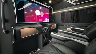 Modifikasi Interior Toyota Hiace yang Bikin Alphard Minder