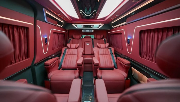 Modifikasi interior Toyota Hiace oleh Hardy Classic
