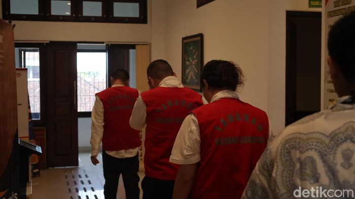 Gasak Kartu Kredit Turis China di Ubud, 4 WN Mongolia Disidang