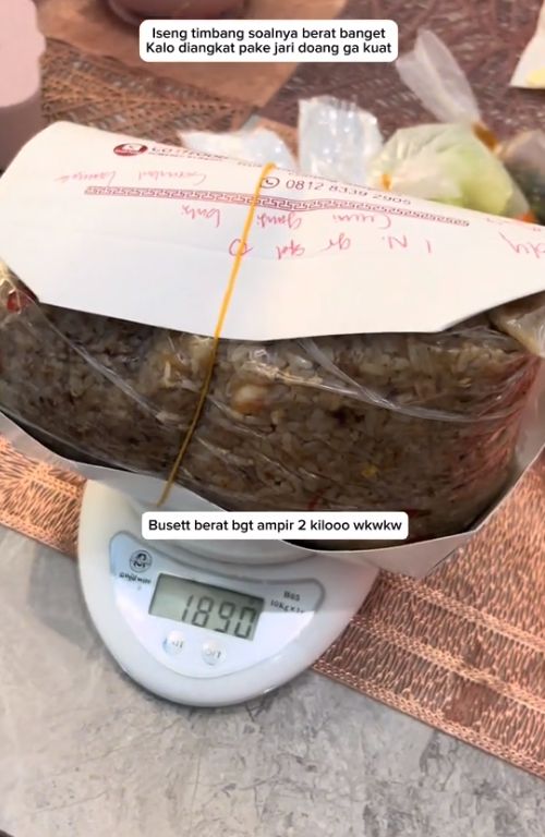 Gokil! Netizen Kaget Lihat Porsi Barbar Pesanan Nasi Goreng Online