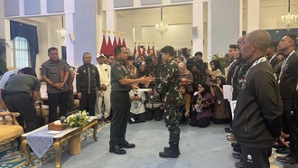 Panglima TNI Beri Kenaikan Pangkat Prajurit Peraih Medali di SEA Games 2025