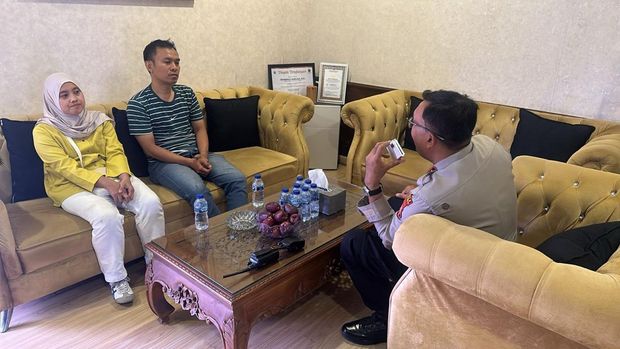 Pasutri Imron dan Rani selamat dari truk tronton kecelakaan di Flyover Ciputat, Tangsel.