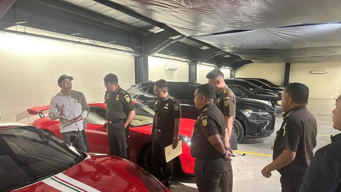 Rolls-Royce hingga Ferrari Harvey Moeis Mau Dilelang, Ini Penampakannya