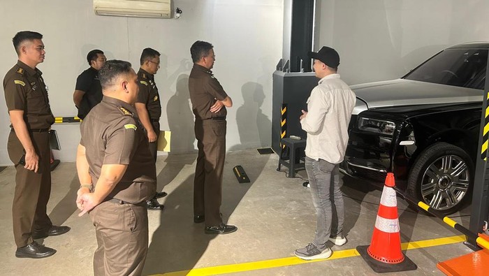 Rolls Royce-Porsche Harvey Moeis Bakal Dilelang Kejagung