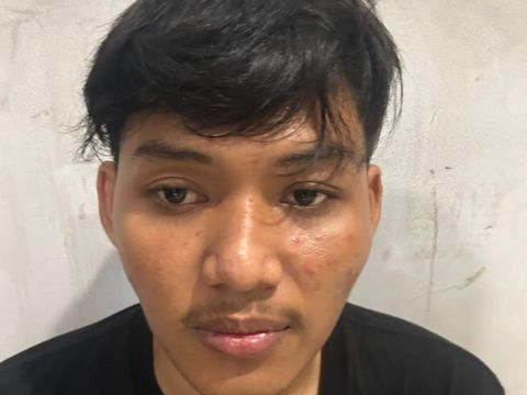Polisi menangkap M Deni (22), penjambret tas dan iPhone 16 Pro seorang wanita di Kelapa Gading, Jakut. Polisi masih memburu rekan Deni, pria berinisial R. (dok Ist)