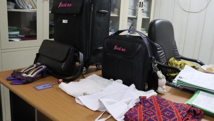 Seragam hingga Koper Pramugari Gadungan Dibeli Via Online, Ini Potretnya