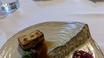 Penyajian terlihat mewah, tapi porsinya bikin mikir dua kali soal harga dan rasa kenyang. Foto: Boredpanda