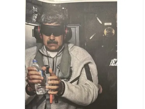 Presiden Venezuela Nicolas Maduro Presiden Venezuela Nicolas Maduro saat ditangkap mengenakan sweater Nike Tech Fleece.