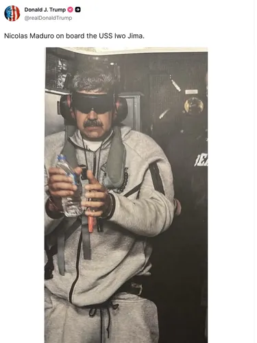 Presiden Venezuela Nicolas Maduro saat ditangkap mengenakan sweater Nike Tech Fleece.