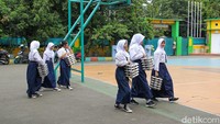 Program ini disambut antusias oleh para siswa dan orang tua. Program Makan Bergizi Gratis membantu memenuhi kebutuhan gizi peserta didik, terutama dalam menunjang aktivitas belajar di sekolah.