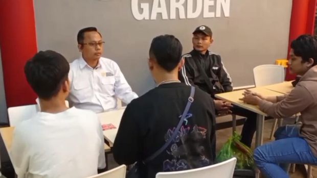 Proses penjemputan empat warga Tasikmalaya korban TPPO Proses penjemputan empat warga Tasikmalaya korban TPPO