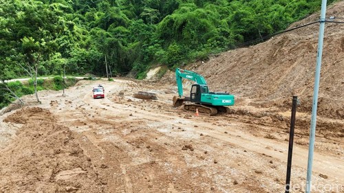 Proyek jalan provinsi rute Lenangguar-Lunyuk di Kabupaten Sumbawa, NTB. (Foto: Pemprov NTB)