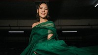Raisa menilai 2025 merupakan tahun yang wow. Rasanya seperti comeback dan breakthrough baru buat aku. Aku ngerasa dikasih ruang untuk berekspresi, bereksplorasi coba hal-hal baru yang mungkin di luar zona nyaman aku, yang dulu cuma bisa dibayangin doang, tuturnya dalam video. (Foto: dok Instagram raisa6690)