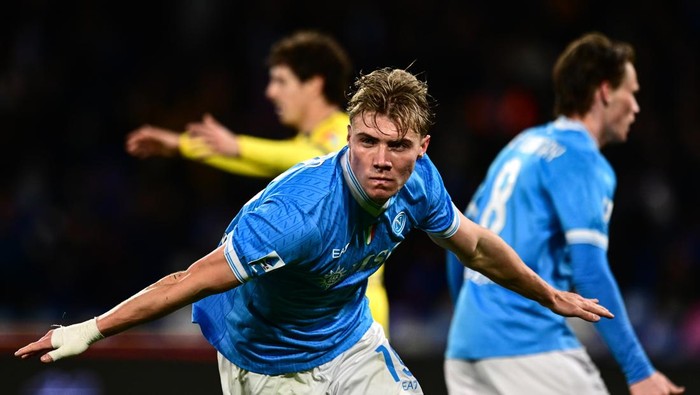 NAPLES, ITALY - JANUARY 07: Rasmus Hojlund of Napoli celebrates his goal cancelled by VAR during the Serie A match between SSC Napoli and Hellas Verona FC at Stadio Diego Armando Maradona on January 07, 2026 in Naples, Italy. (Photo by Image Photo Agency/Getty Images)