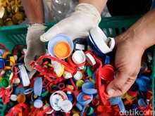 Sampah Tutup Botol Diubah Jadi Produk Bernilai di Tangsel