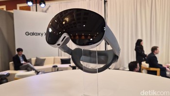 Tampilan lain dari struktur headset Galaxy XR. Perangkat ini dirancang untuk penggunaan aktif, bukan hanya duduk diam. Foto: Rachmatunisa/detikINET