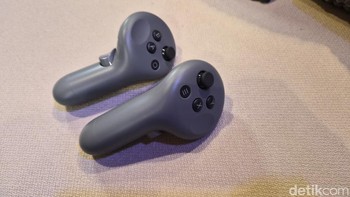 Controller fisik Galaxy XR melengkapi interaksi berbasis gesture, memberi opsi kontrol yang lebih presisi untuk kebutuhan tertentu. Foto: Rachmatunisa/detikINET