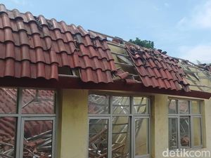 Atap 3 Ruang Kelas SD di Majalengka Ambruk, Ini Langkah Pemkab