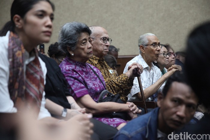 Terdakwa kasus korupsi, mantan Menteri Pendidikan Nadiem Makarim kembali menghadiri sidang di Pengadilan Tindak Pidana Korupsi pada PN Jakarta Pusat, Kamis (8/1/2026).