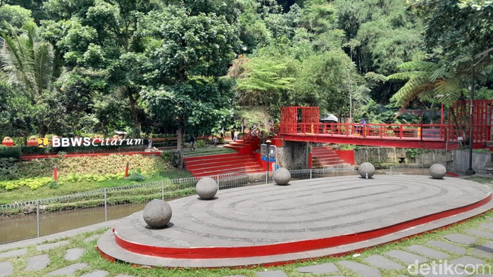 Teras Cikapundung Pernah Hidup, Kini Bertahan di Tengah Ingatan