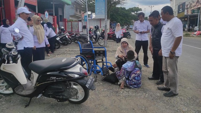 Pengemis Ngesot di Tengah Jalan Bajoe Bone Ganggu Pengendara, Dinsos Amankan