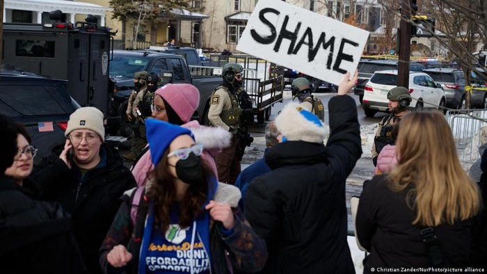 Tragedi Minnesota: Agen Imigrasi Federal Tembak Mati Wanita AS