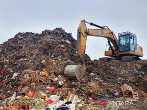 Pasar Induk Kramat Jati Dihantui Sampah Menumpuk hingga Bau Busuk