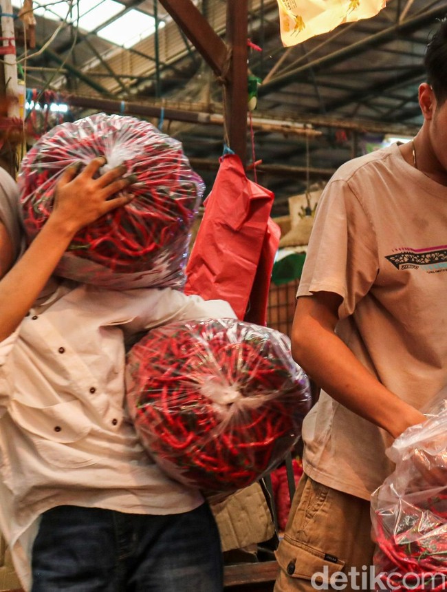 Usai Nataru, Harga Cabai di Pasar Induk Kramat Jati Kembali Normal