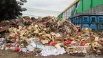 Warga Kramat Jati Resah, Bau Sampah Pasar Kian Menyengat