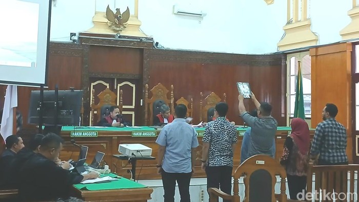 4 saksi bersumpah di sidang lanjutan korupsi jalan di PN Tipikor Medan, Jumat (9/1/2026). (Foto: Juita Sinuhaji/detikSumut)