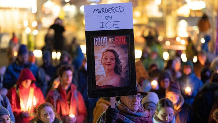 An RIP projection for 37-year-old Renee Nicole Good is projected on the outside of the U.S. Department of Housing and Urban Development (HUD) building, after a U.S. immigration agent shot and killed her in her car in Minneapolis, in Washington, D.C., U.S., January 8, 2026. REUTERS/Nathan Howard