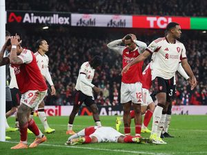 Arsenal Butuh Bek Kanan Baru