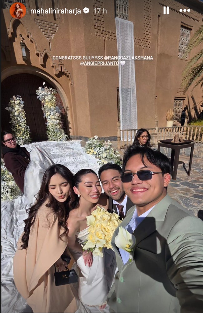 Mahalini juga hadir bersama suaminya, Rizky Febian. Ia mengenakan dress panjang warna salem. Rambutnya selalu on point dengan model keriting gantung dan dibiarkan terurai. Foto: Instagram