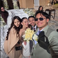 Mahalini juga hadir bersama suaminya, Rizky Febian. Ia mengenakan dress panjang warna salem. Rambutnya selalu on point dengan model keriting gantung dan dibiarkan terurai. Foto: Instagram