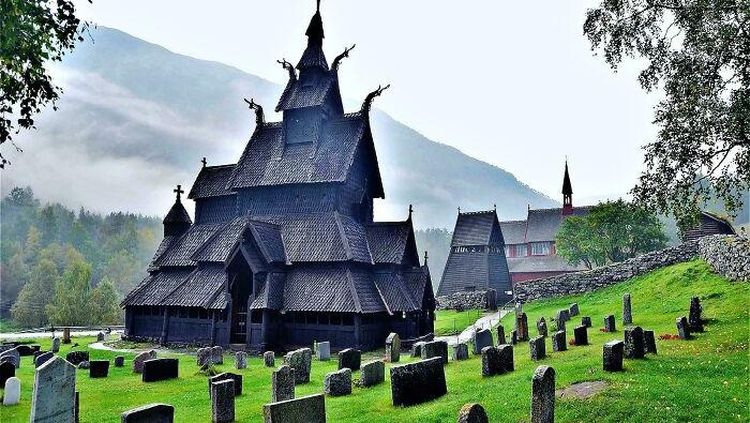 Aura Gelapnya Nyata, Deretan Bangunan Ini Terlihat Seperti Sarang Iblis