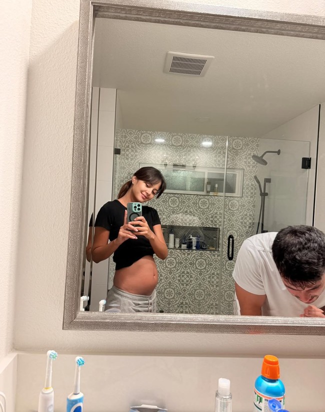 Melalui akun Instagram, Aurelie Moeremans kerap membagikan perkembangan kehamilannya. Setelah menikah dengan Tyler Bigenho pada Desember 2024 lalu, saat ini keduanya diketahui tengah menantikan kelahiran anak pertama. Foto: Instagram/@aurelie