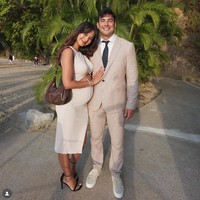 Dengan baby bump yang sudah semakin besar, penampilan Aurelie tetap terlihat cantik dan stylish. Wanita 32 tahun itu bahkan masih bisa menggunakan high heels meski tengah hamil besar. Foto: Instagram/@aurelie