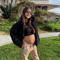 Pamer bare baby bump dengan penampilannya yang natural dan effortless, Aurelie tetap terlihat cantik. Bumil cakep banget, tulis salah satu komentar. The bump looks good on you mama, komentar lain. Foto: Instagram/@aurelie
