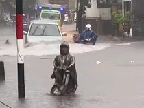 Hujan Landa Karangasem, Jalan Depan Pasar Rakyat Bugbug Banjir
