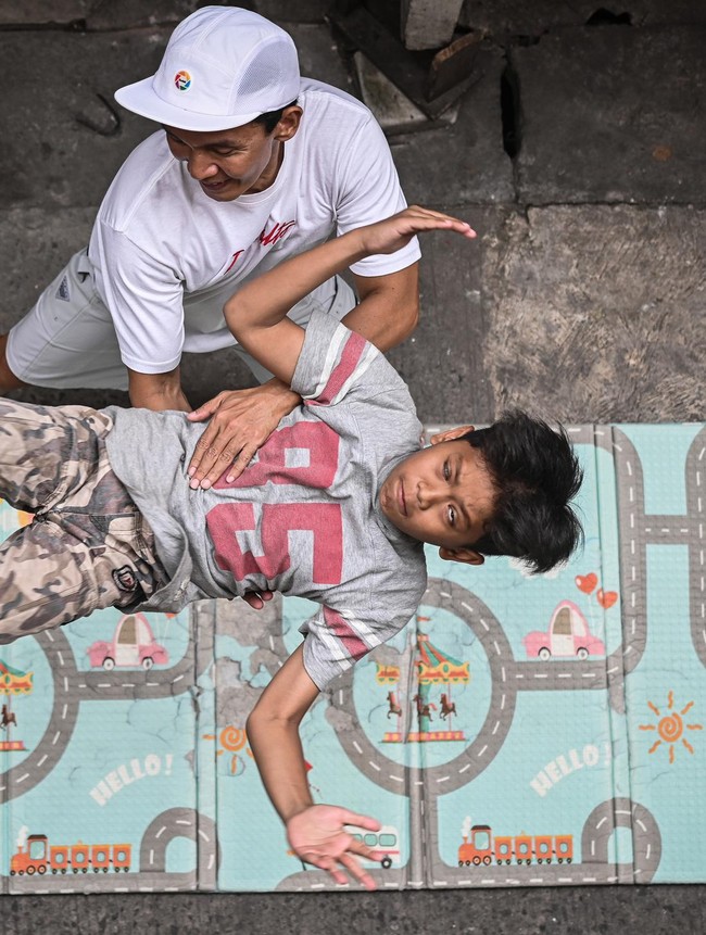Latihan Akrobatik di Gang Sempit Pluit, Ruang Positif Anak-anak Berkembang
