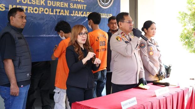 Dua pria ditangkap polisi karena kasus pencurian kendaraan bermotor (curanmor). Kedua pelaku berpura-pura mencari kerja saat mencari motor untuk dicuri. (dok Ist)