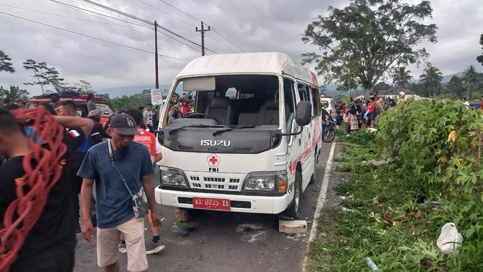 Elf relawan PMI Magelang kecelakaan di Purbalingga, Kamis (8/1/2026).