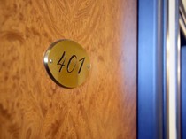 Punya 6 Rumah, Keluarga Ini Malah Pilih Tinggal di Hotel Selama Berbulan-bulan