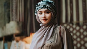 Bolak-balik ke kantor polisi, roda ekonomi Inara Rusli ikut terdampak. Foto: dok Instagram mommy_starla